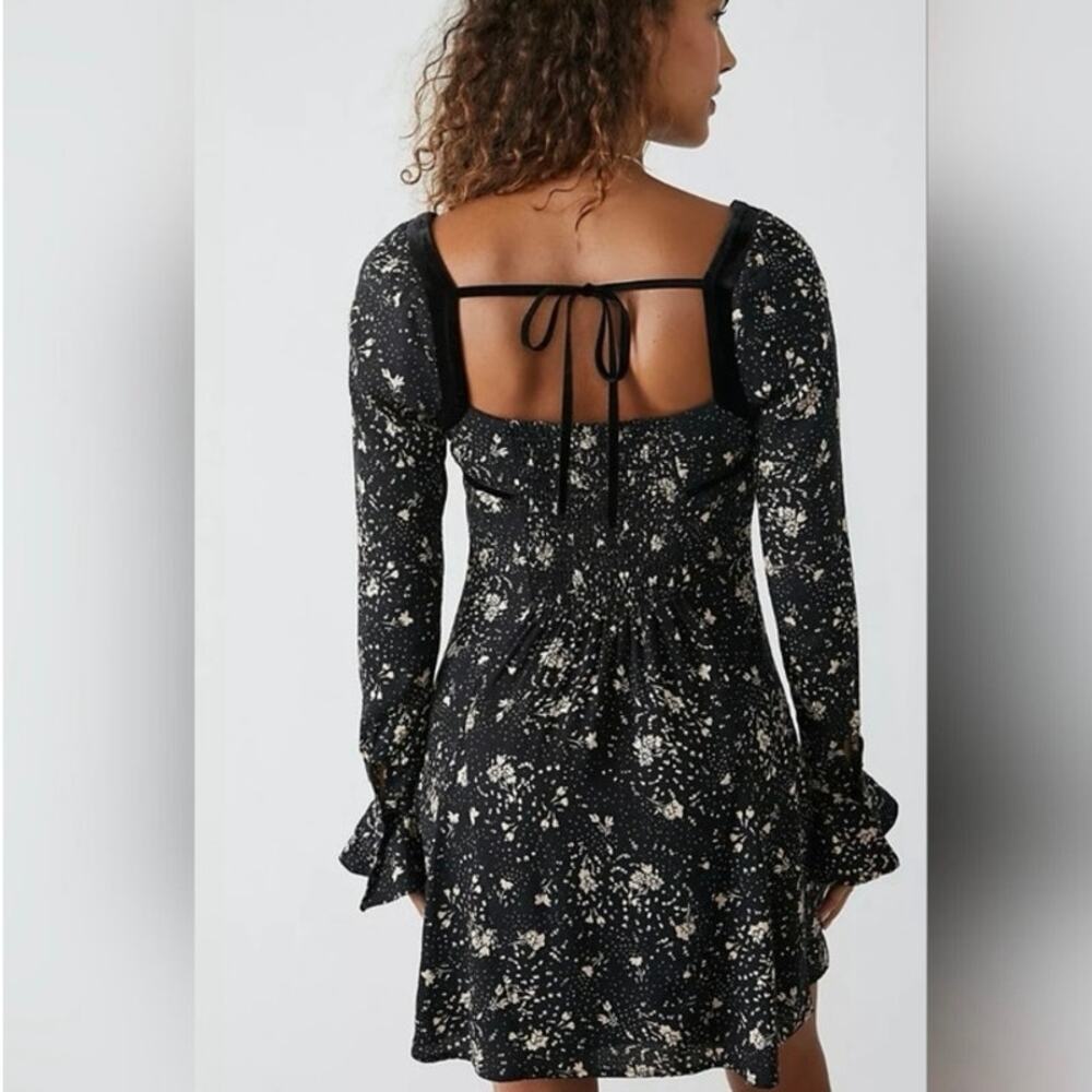 Free People Tess Smocked Sweetheart Neckline Bell Sleeve Mini Dress Black XS - Picture 2 of 7